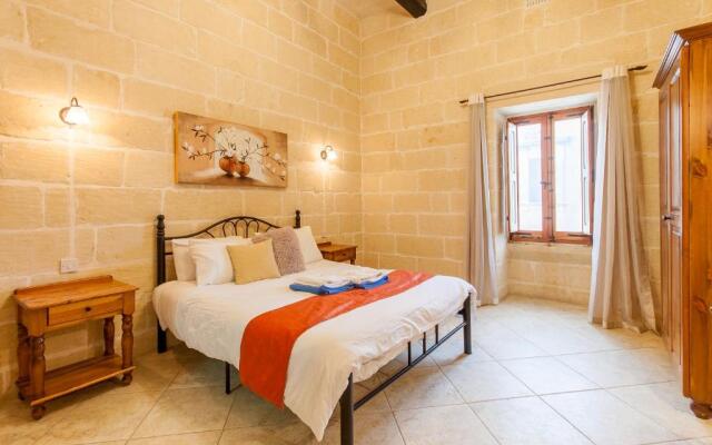 Centre Island Gozitan Farmhouse & Pool