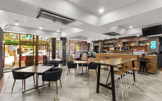 Comfort Hotel Adelaide Meridien