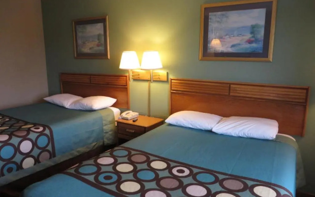 Super 8 by Wyndham Macomb