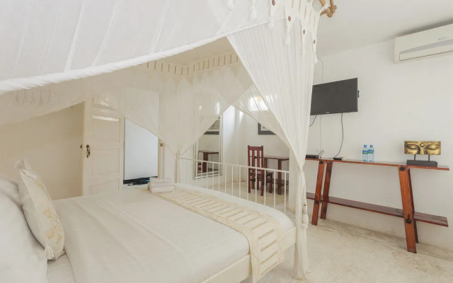 Royce Hotel