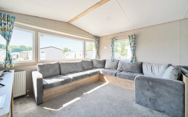 Brookside Bliss - Billing Aquadrome