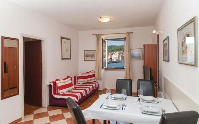 Amazing Apartment in Pucisca With 1 Bedrooms and Wifi