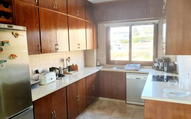 JOANNA SUNSET APTS Pomos