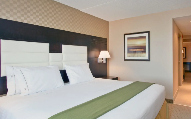 Holiday Inn Express & Suites Ottawa West - Nepean by IHG