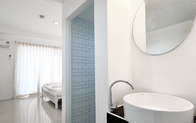 RQ Bangkok Sukhumvit 50 by Collection O