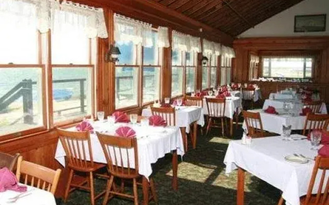 Lighthouse Inn