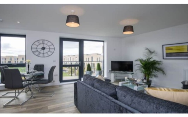 Tailored Stays - De Havilland House