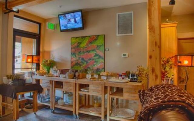 Twisp River Suites/ Paws A-While