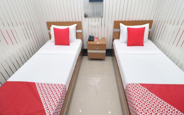 OYO 14533 Hotel Mohan