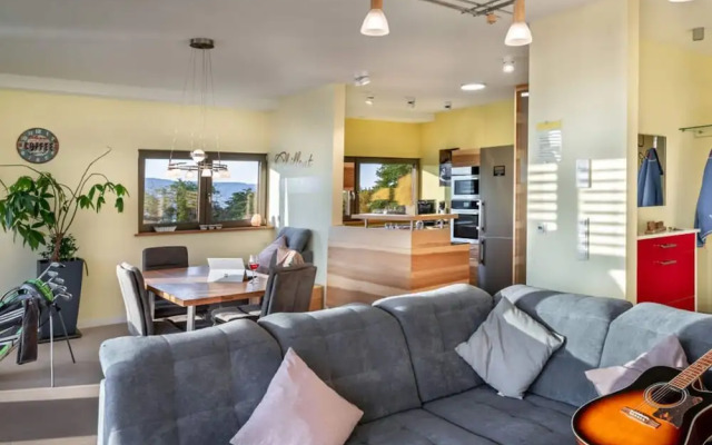 Mosel Sky Lounge With Loggia & Panoramic View