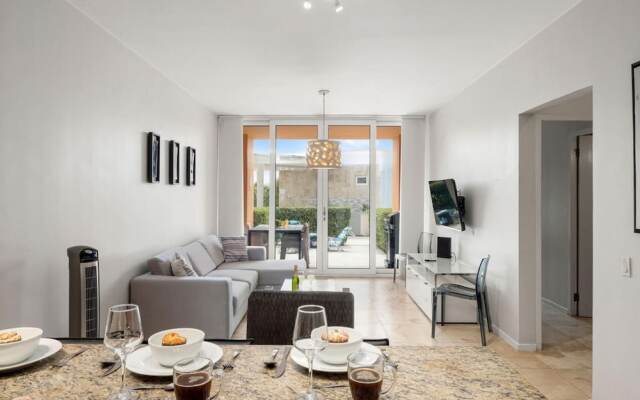 Ground Level Condo 2BR 2BA w Pool Access Gym
