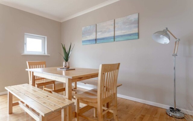 Bright, Modern One-bed With Stunning View of Thames