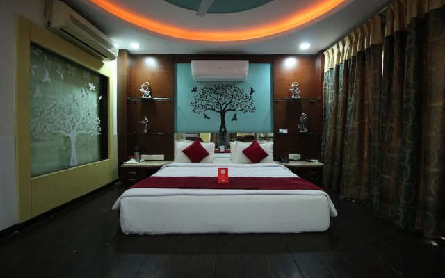OYO 900 Marshall The Grand Hotel