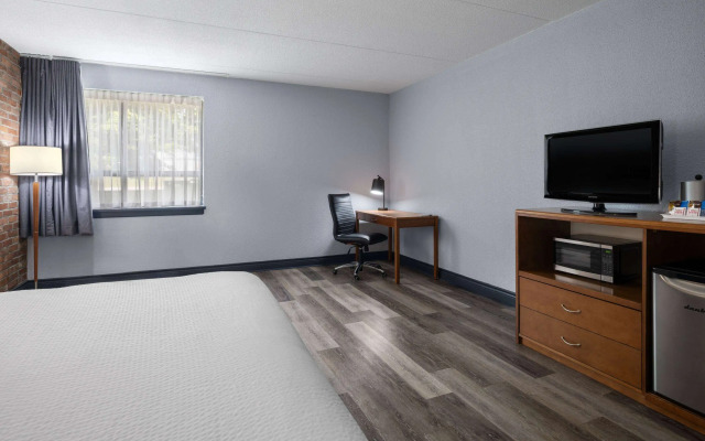 Travelodge by Wyndham Barrie