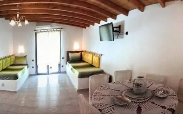 Family Villa in Sani - Sleeps 6 - Parking - Wifi
