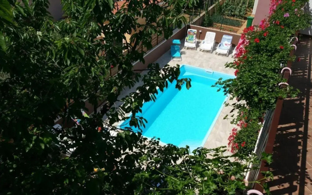 Family friendly apartments with a swimming pool Pula - 7610