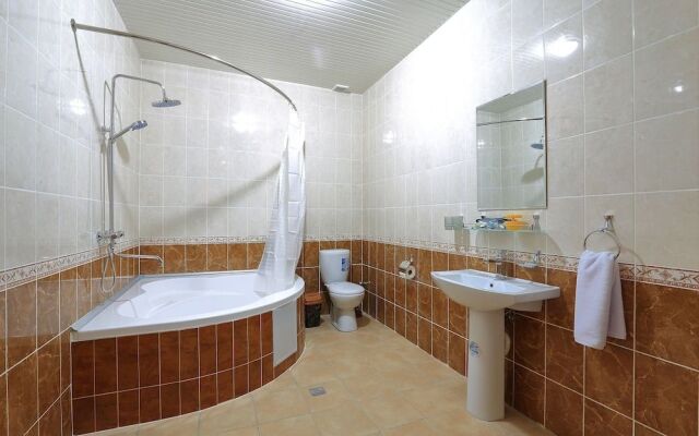 Hotel Seven Seasons