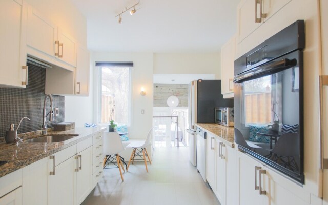 Leslieville Cozy & Bright Apt in Trendy Beaches
