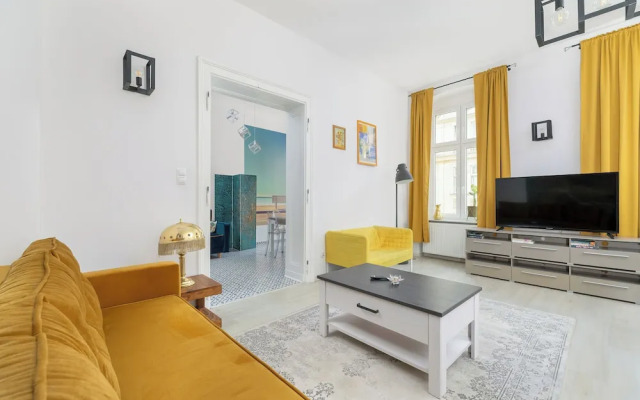 Yellow Apartment in Bytom by Renters