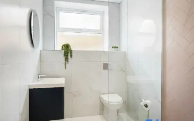 Stunning & Spacious 1-Bed Apt w/ Free Gym & PKG