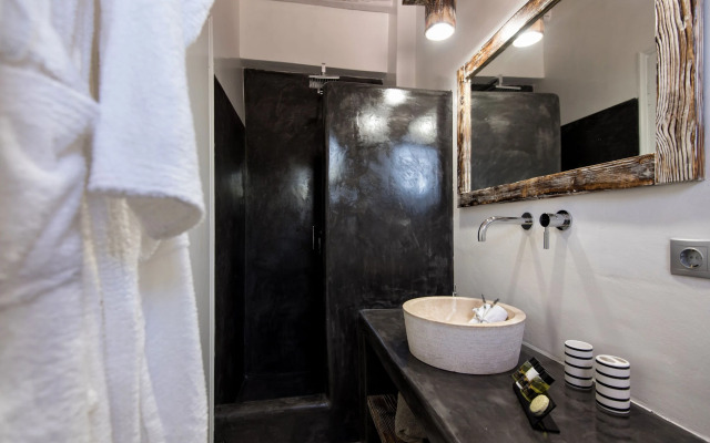 Blue Waves Suites & Apartments To Kyma