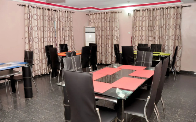 D'Luxx Villa & Suites