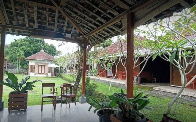 Carla Garden Villa