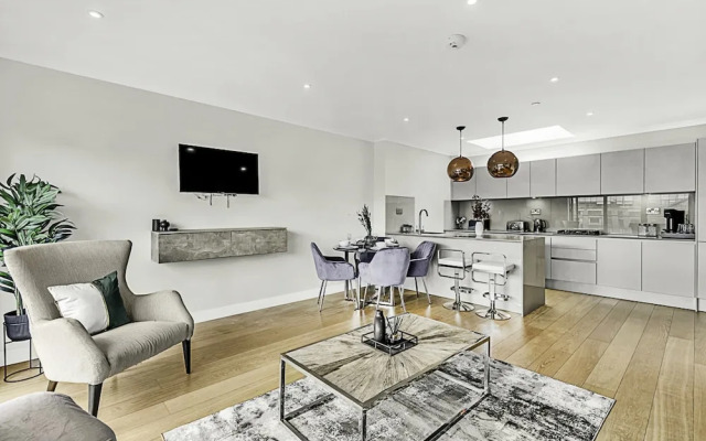 Beautiful Abode In Brentford