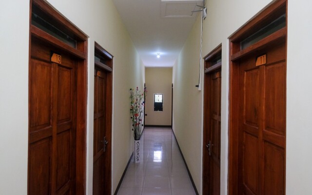 RedDoorz near Tirtonadi Park Solo