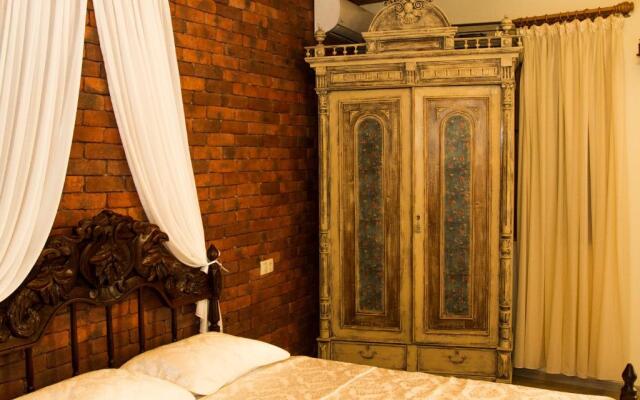 Vintage Art Rooms