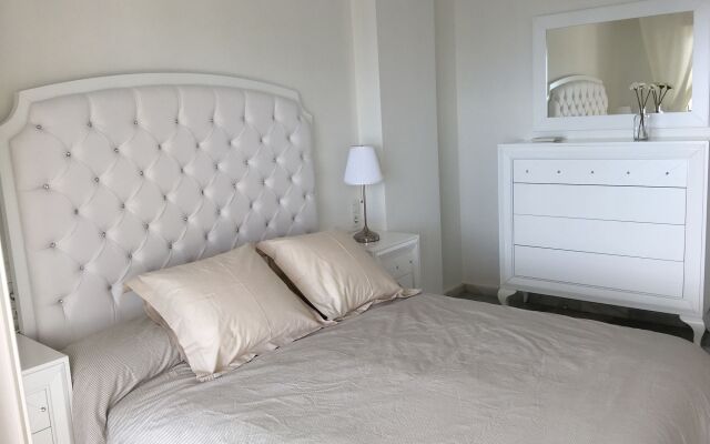 Mi Capricho Beachfront Apartment - Sitio de Calahonda