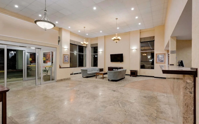 Ramada by Wyndham Cleveland Airport West