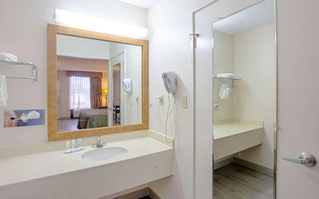 Quality Inn & Suites Live Oak I-10 Exit 283