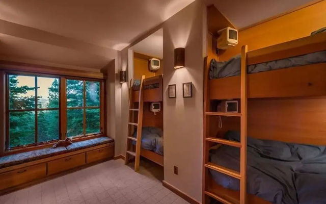 Luxury Northstar Palace w/ Hot Tub & Games