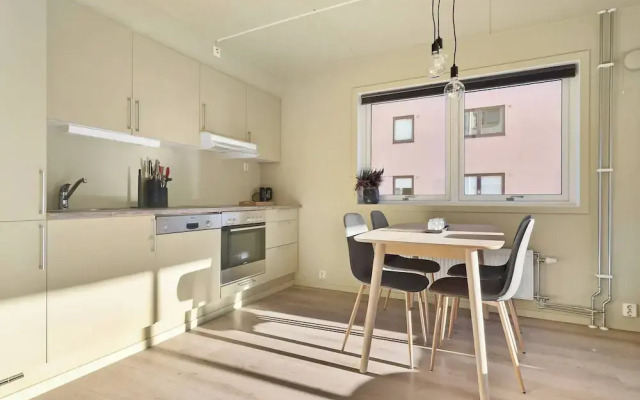 Charming Oslo Apartment With Balcony & Rooftop Access