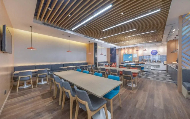 Holiday Inn Express Shanghai Jiading Center by IHG