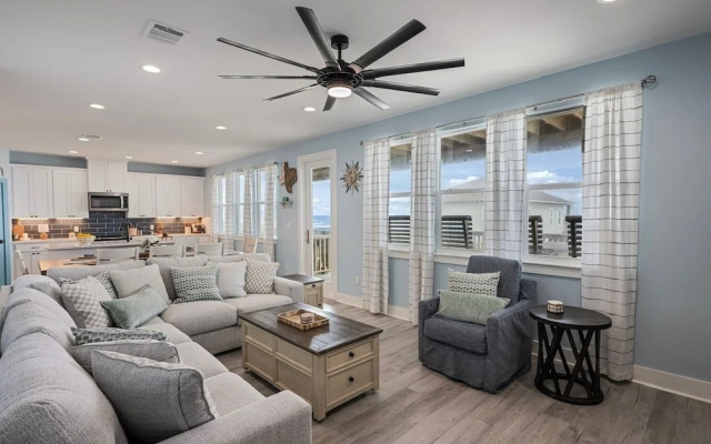Oceanfront Manor 4 Bedroom Home