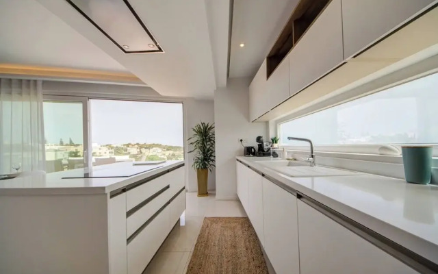 Luxury Penthouse With Private Pool and sea Views, Sleeps 6