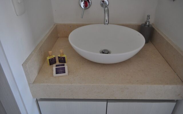 Sea View Apartment with Swimming Pool & Hot Tubs