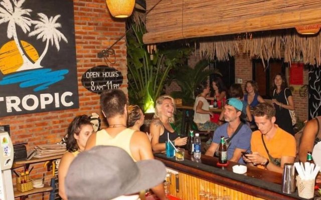 Tropic Hostel and Restaurant