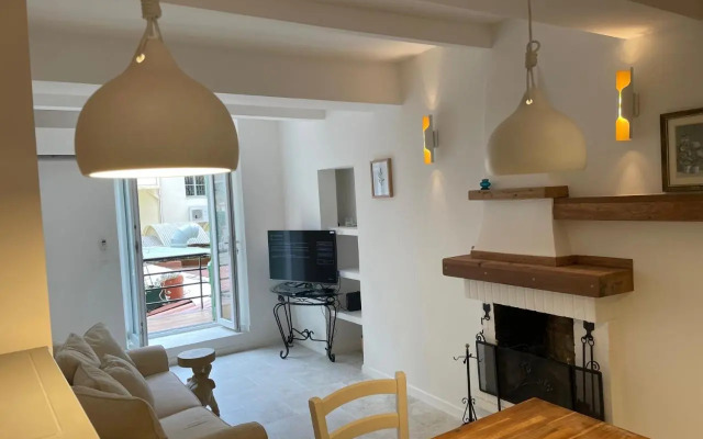 Summerhouse 2 bed quiet Old Nice balcony100m beach