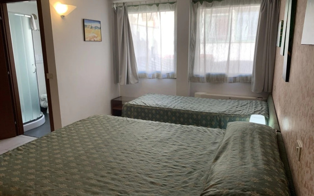 Duplex Studios for 6 People