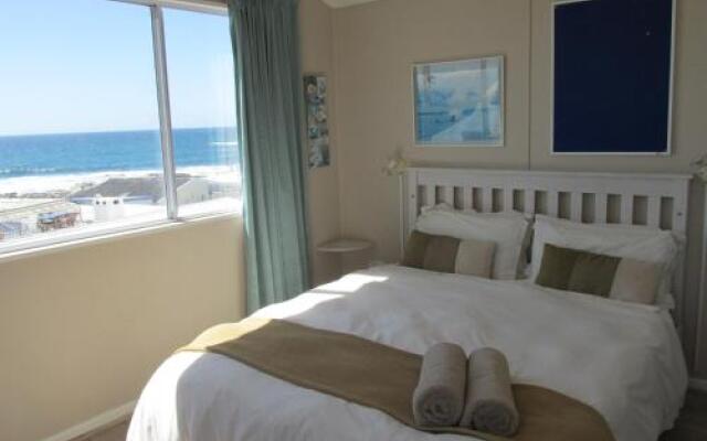 Point Village Accommodation - Laurie's House
