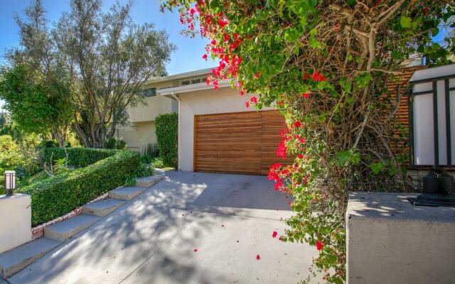 New Listing! Modern Hideaway W/ Pool, Theater Room 3 Bedroom Home