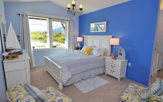 Lake's Edge Tuscan Lodge