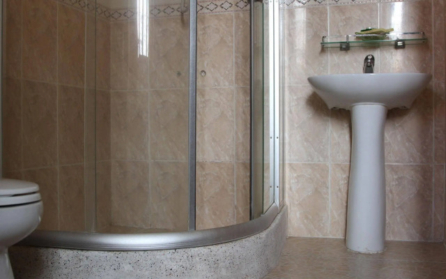 Golden Noura Villa Pub & Restaurant