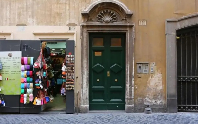 Rome Trevi Fountain Apartment