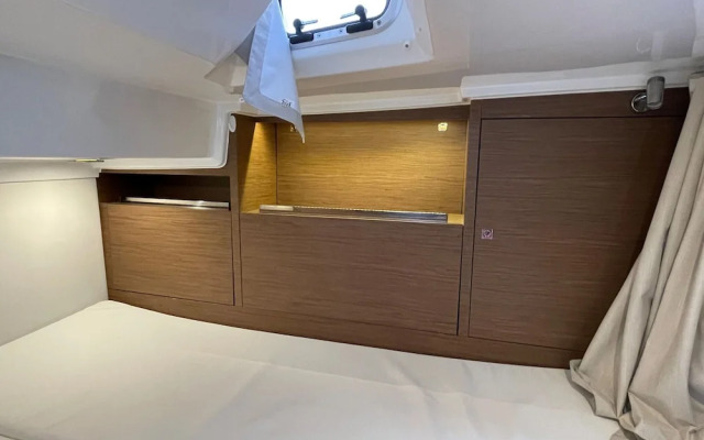 Attractive Yacht With Roof Terrace