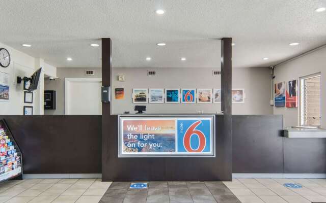 Motel 6 Addison, TX - Dallas