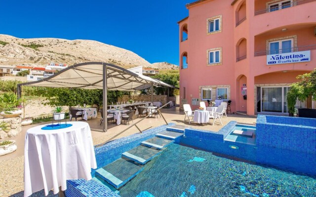Beautiful Home in Metajna With Wifi and 14 Bedrooms